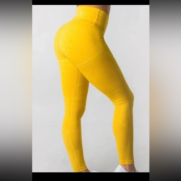Alphalete Revival Leggins in Yellow - Picture 2 of 5
